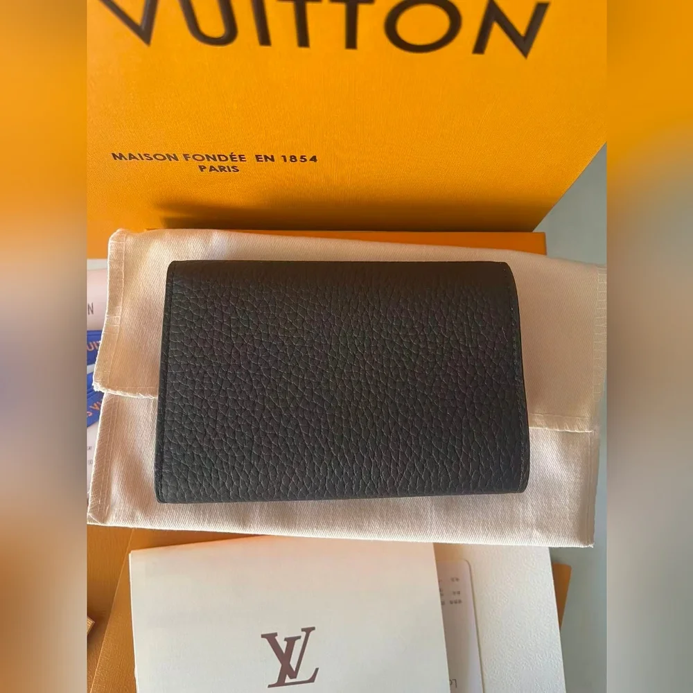 Louis Vuitton Capucines Compact Wallet - Picture 3 of 13